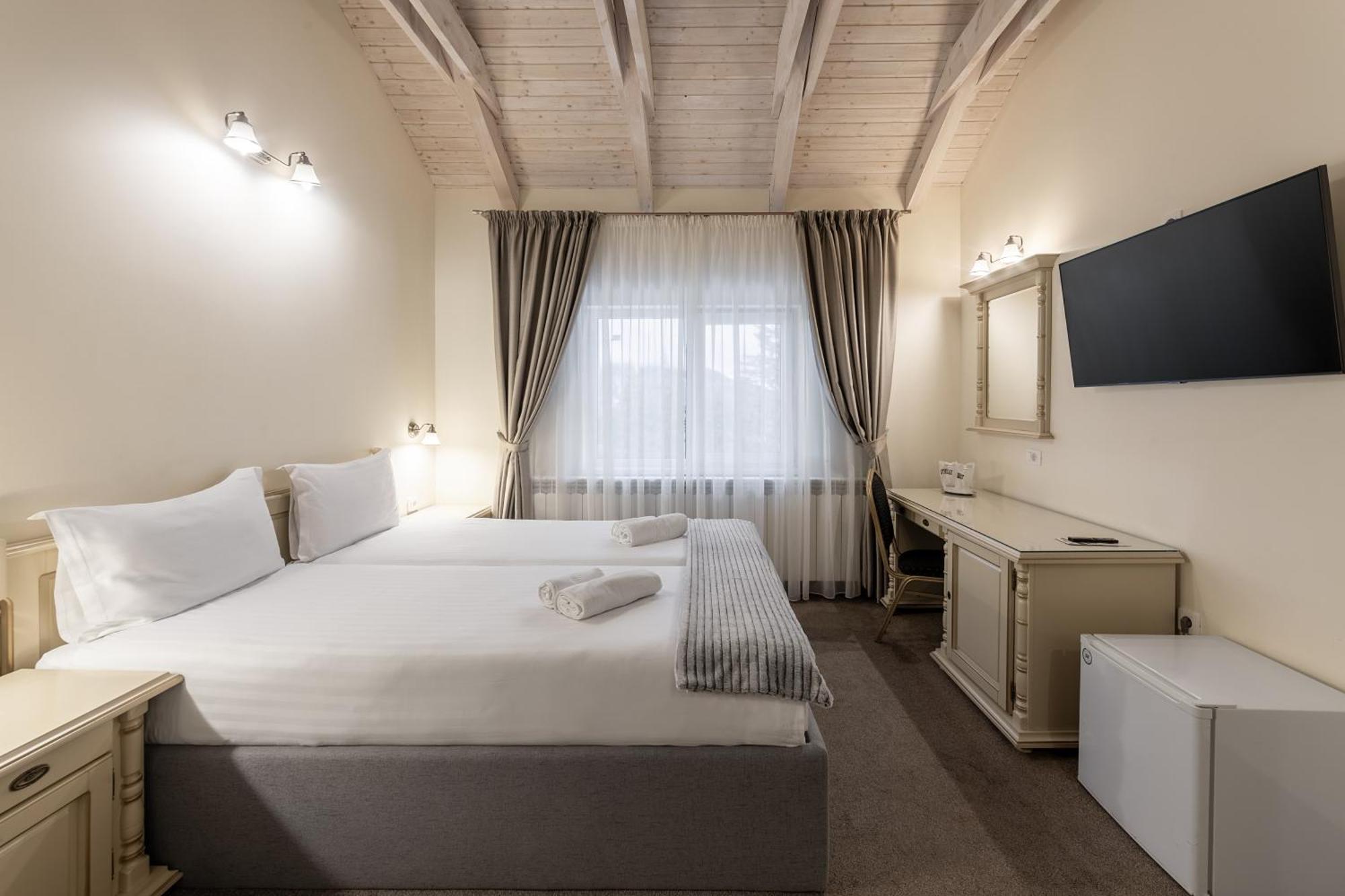 Eden 3 & Eden 4 Hotel Predeal Bagian luar foto