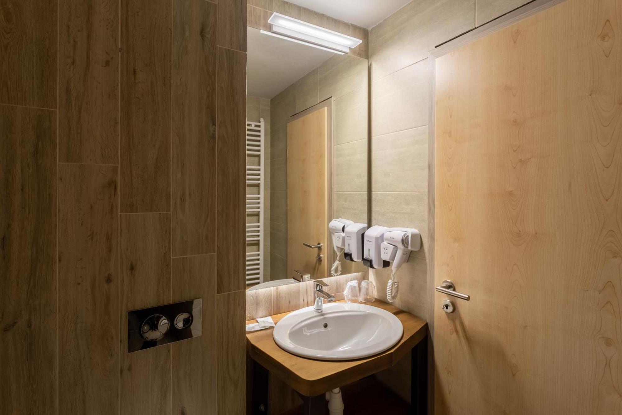 Eden 3 & Eden 4 Hotel Predeal Bagian luar foto